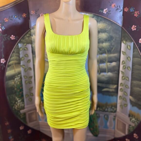 Arden B Fitted Bodycon Mini dress Lime Green Size Small - Picture 1 of 10